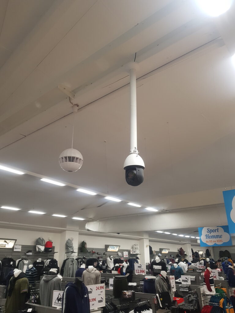 SECURE ELEC ATLANTIQUE Stores Les Sables D Olonne Pose Dome Pilotable Suspendu Grandes Surfaces SRE Atlantique